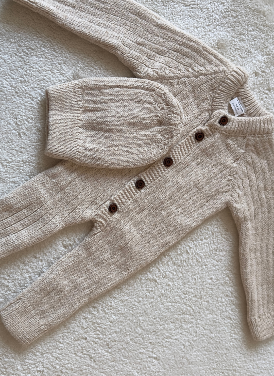 Gebreide babyromper met muts en sokken Senn